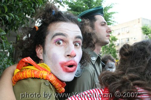 בוגר ביה"ס כרמל זבולון בפעולה בתל אביב