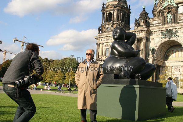 Botero in Berlin. Photographer "foto DPA"  takes a photo of Botero in Berlin. Picture by Yair Gil 2007.